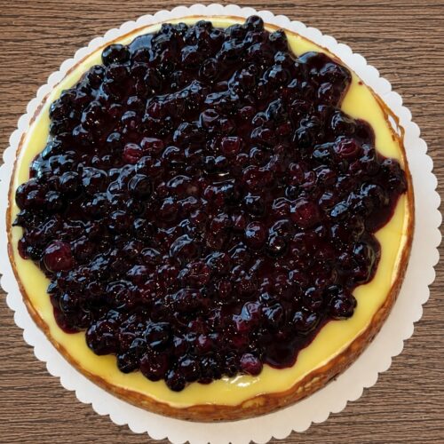 Proteinreicher Cheescake mit Pudding-Heidelbeer-Topping Cheesecake mit Heidelbeeren
